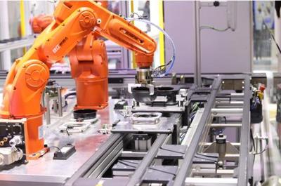 钱江机器人智能工厂模型亮相工博会 抢占智能制造制高点